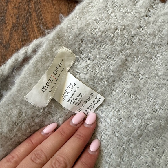 Stylish Light Gray Women's Scarf - Picture 2 of 4